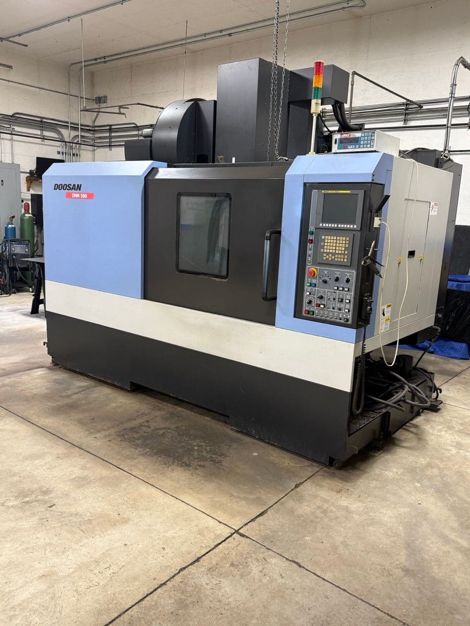 Doosan DNM 500 CNC Vertical Machining Center